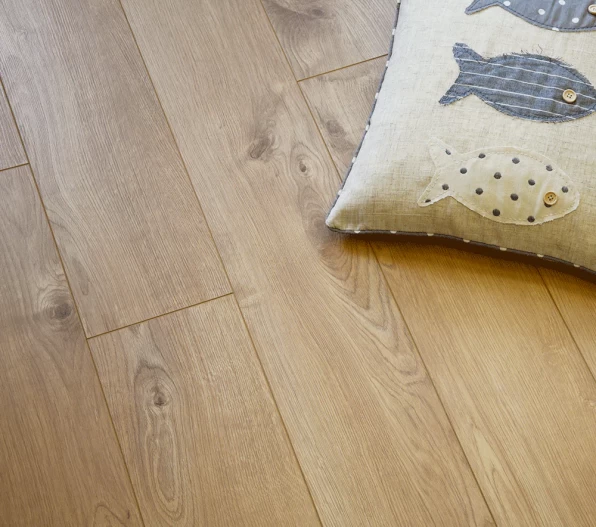 Natural Oak 12mm Laminate Flooring